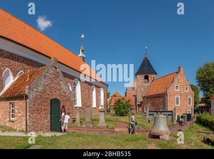 Deutschland, Niedersachsen, Ostfriesland, Greetsiel, Evangelisch-Reformierte Kirche. Stockfoto