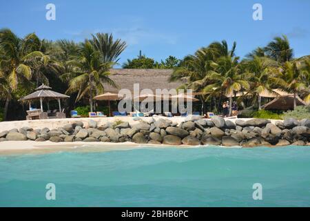 Strandeinrichtungen auf Necker Island, einer privaten Insel, die von Virgin Limited Edition, einem Unternehmen im Besitz von Richard Branson, gemietet wurde. Stockfoto