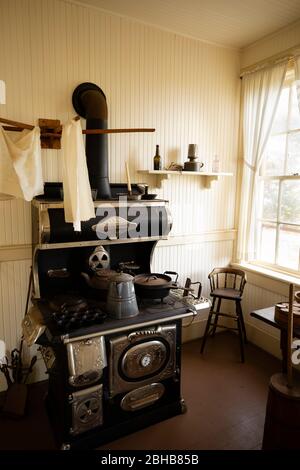 Küche in Yaquina Bay Lighthouse, Newport, Oregon, USA Stockfoto