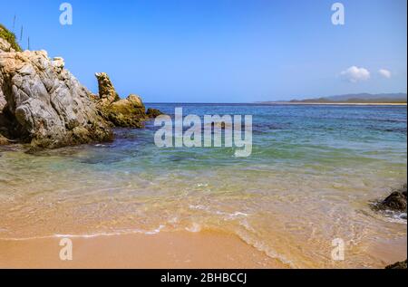 Die schönen Farben am Strand von Mayto in Jalisco, Mexiko. Stockfoto