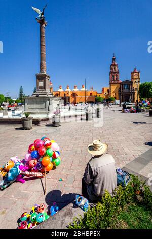 hauptplatz und Parroquia de San Juan in San Juan del Rio, Queretaro, Mexiko. Stockfoto