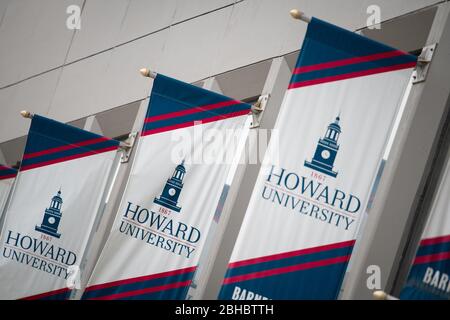 Washington, USA. April 2020. Schilder für die Howard University, wie sie auf einem Campus in Washington, DC, am 24. April 2020 inmitten der Coronavirus-Pandemie zu sehen sind. Heute, als sich die bestätigten COVID-19-Fälle weltweit auf 3 Millionen und innerhalb der USA auf eine Million näherten, unterzeichnete Präsident Donald Trump eine fast 500 Milliarden Dollar teure Konjunkturvorlage. (Graeme Sloan/Sipa USA) Credit: SIPA USA/Alamy Live News Stockfoto