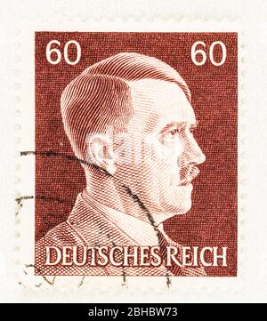 SEATTLE WASHINGTON - 23. April 2020: 1941 Braunes deutsches Reichs-Briefmarke mit Porträt des Diktators Adolf Hitler. Scott # 522 Stockfoto