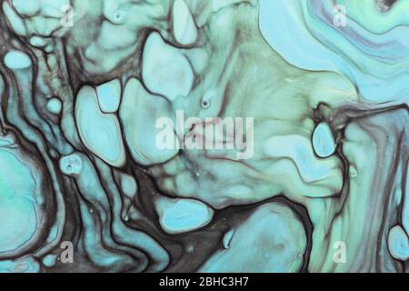Abstrakter Marmorhintergrund oder -Textur. Schöne blaue Wellen mit schwarzen Adern. Flüssige Art.. Stockfoto