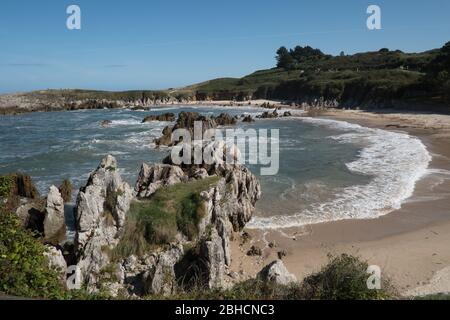 Playa de Toro in der Nähe von Llanes, Asturien, Nordspanien Stockfoto