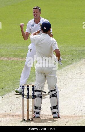 Morne Morkel von Südafrika feiert die wicket von Alastair Koch von England bei Tag zwei des dritten Investec Test Match zwischen England und Südafrika am Oval in London. 28. Juli 2017 Stockfoto