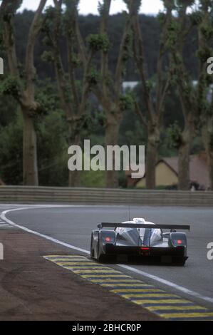 Bentley Speed 8 Nummer 8 beim 24-Stunden-Rennen von Le Mans 2001 Stockfoto