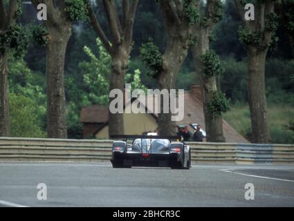 Bentley Speed 8 Nummer 8 beim 24-Stunden-Rennen von Le Mans 2001 Stockfoto