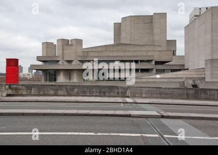 Royal National Theatre Denys Lasdun Stahlbeton South Bank River Thames Building Upper Ground, Bishop's, London SE1 von Sir Denys Lasdun Stockfoto