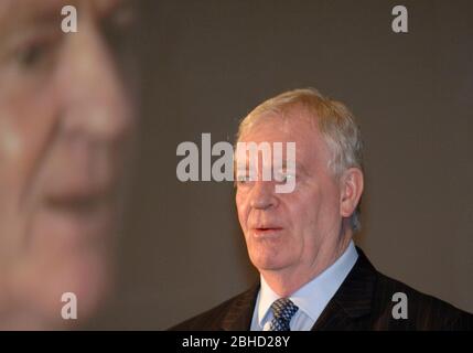 Porträt des ehemaligen Fußballmanagers Lawrence (Lawrie) McMenemy. Stockfoto