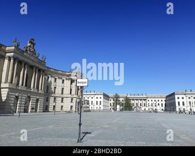 Ein verlassene Babelplatz, während der Sperrung wegen der Coronavirus-Pandemie, April 2020, Berlin, Deutschland Stockfoto