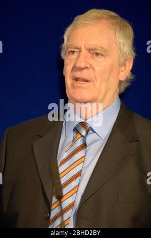 Porträt des ehemaligen Fußballmanagers Lawrence (Lawrie) McMenemy. Stockfoto