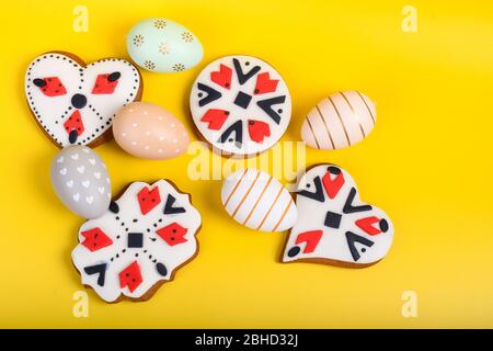 Milch und Kekse zu Ostern, Weihnachten, 1. März, 8. märz, Weihnachten, Valentinstag Brunch Buffet-Konzept. Handgemachte Dessert handwerklich authentisch Stockfoto