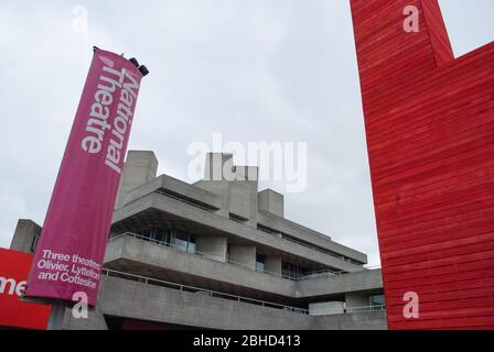 Royal National Theatre Denys Lasdun Stahlbeton South Bank River Thames Building Upper Ground, Bishop's, London SE1 von Sir Denys Lasdun Stockfoto