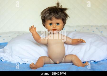 Realistische alte Timmy Tears Puppe aus den 1990er Jahren Stockfoto