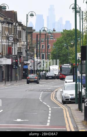 Ruhige Straßen in Leytonstone, London, während Großbritannien weiterhin gesperrt wird, um die Ausbreitung des Coronavirus einzudämmen. Stockfoto