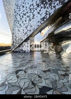 Paris, Frankreich - 1. april 2020: Philharmonie de Paris. Entworfen von Jean Nouvel. Stockfoto