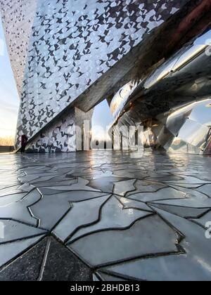 Paris, Frankreich - 1. april 2020: Philharmonie de Paris. Entworfen von Jean Nouvel. Stockfoto