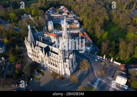 Brüssel, Laeken, Belgien, 8. April 2020: Luftaufnahme der Kirche unserer Lieben Frau von Laeken - Église Notre-Dame de Laeken Stockfoto