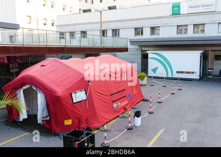GRANADA SPANIEN 23. APRIL 2020 temporäre Desinfektion Zelt. Stockfoto