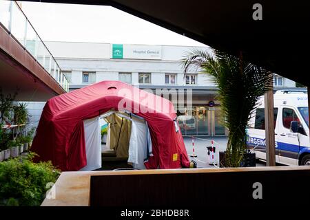 GRANADA SPANIEN 23. APRIL 2020 temporäre Desinfektion Zelt. Stockfoto