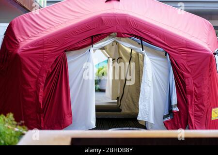 GRANADA SPANIEN 23. APRIL 2020 temporäre Desinfektion Zelt. Stockfoto