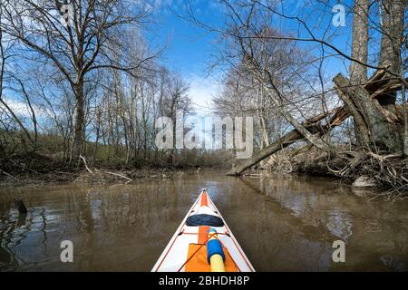 Kajakfahren auf dem Pikkalanjoki Fluss, Siuntio, Finnland Stockfoto