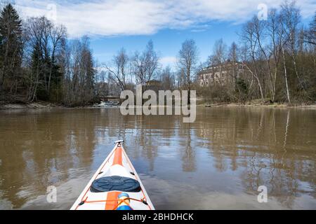 Kajakfahren auf dem Pikkalanjoki Fluss, Siuntio, Finnland Stockfoto