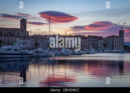 Morgendämmerung über dem Hafen von La Ciotat, Bouches-du-Rhone, Cote d'Azur, Provence Frankreich Stockfoto
