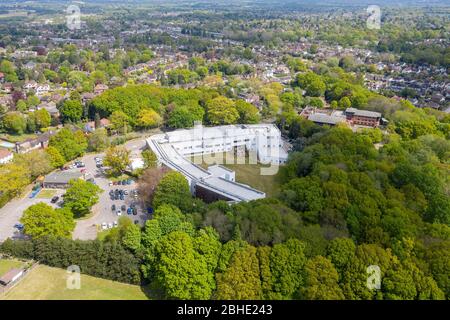 Brentwood, Essex, Großbritannien. April 2020. Luftaufnahmen des Brentwood Community Hospital, das von Armeetruppen erweitert wurde, um die erhöhte Anzahl von COVID-19-Patienten mit Coronavirus in Essex zu bewältigen Quelle: Ricci Fothergill/Alamy Live News Stockfoto