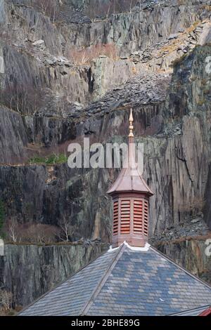 Llanberis und das Ogwen Valley unter Winterbedingungen, Snowdonia, Wales, Großbritannien. Stockfoto