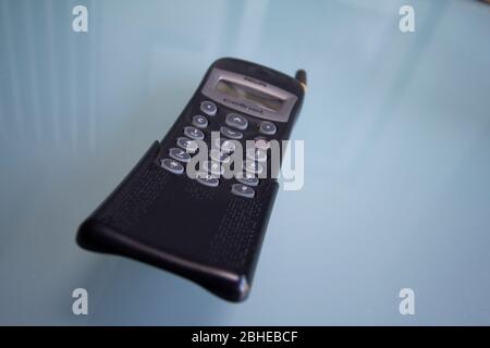 Klassisches Telefon aus den 90er Jahren Philips TCD308 Mobiltelefon, 1997-2001 Stockfoto