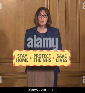 Bildschirmschnappung von Lynne Owens, Generaldirektorin der National Crime Agency (von links nach rechts) während einer Medienbesprechung in Downing Street, London, über Coronavirus (COVID-19). Stockfoto