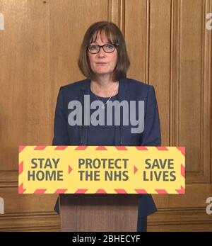 Bildschirmschnappung von Lynne Owens, Generaldirektorin der National Crime Agency (von links nach rechts) während einer Medienbesprechung in Downing Street, London, über Coronavirus (COVID-19). Stockfoto