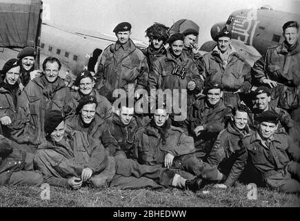 Schottische Truppen im Zweiten Weltkrieg. Ist Airborne Truppen vor der Einschiffung nach Arnhem Stockfoto