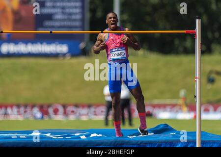 BIRMINGHAM, ENGLAND - Erik KYNARD (USA) feiert nach seinem Sprung im High Jump der Männer während des IAAF Diamond League Treffens im Alexandra Stadium, Perry Bar, Birmingham am Sonntag, den 5. Juni 2016. Stockfoto