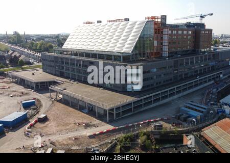 Smethwick, Birmingham, West Midlands, Großbritannien. April 2020. Das unvollendete Midland Metropolitan Hospital in Smethwick, Birmingham, wird als regionaler temporärer Teststandort für Patienten mit COVID-19-Symptomen genutzt. Der Standort ist der zweite in der Stadt nach dem Edgbaston Cricket Ground. Die Einrichtung des Superkrankenhauses sollte im Oktober 2018 fertiggestellt sein, bevor Carillion in die Verwaltung einbrach. Das Krankenhaus soll nun bis 2022 geliefert werden. Quelle: Stop Press Media/Alamy Live News Stockfoto