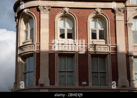 Architektur aus dem 1880er Jahre Red Brick Stone Fassade 6-8 Great Eastern Street, Hackney, London EC2A 3NT Stockfoto