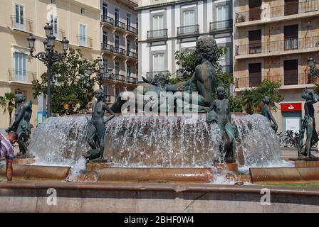 Der Turia-Brunnen auf der Plaza de la Virgen in Valencia, Spanien am 3. September 2019. Stockfoto