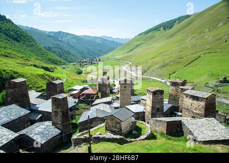 Die Türme des Dorfes Uschguli - Oberes Svaneti, Georgien Stockfoto