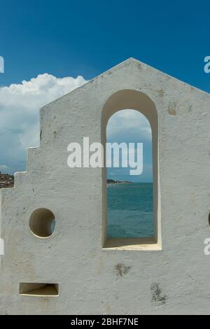 Das Cape Coast Castle (UNESCO-Weltkulturerbe) ist eine von vielen Sklavenburgen, Festungen in Ghana in der Nähe von Elmina, die von schwedischen Händlern gebaut wurden. Stockfoto