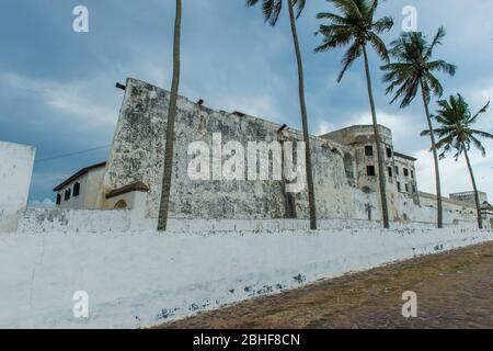 Die Burg Elmina (UNESCO-Weltkulturerbe) wurde 1482 von Portugal als Burg São Jorge da Mina in Elmina, Ghana errichtet. Es war die erste Trading-Pos Stockfoto