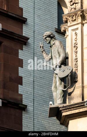 John Lennon Statue auf Hard Days Night Hotel in Liverpool Stockfoto