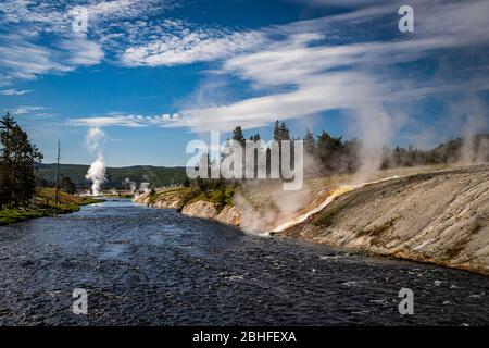 Der Firehole River im Yellowstone National Park in Wyoming. Stockfoto