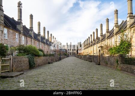 Historische Vicars' Close in Wells, Somerset. Frühjahr 2020. Stockfoto