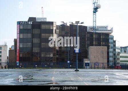 Braunes Glasglas Stahlrahmen ehemalige West 5 Beavor Lane, Hammersmith, London W6 9AR Stockfoto