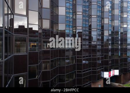 Braunes Glasglas Stahlrahmen ehemalige West 5 Beavor Lane, Hammersmith, London W6 9AR Stockfoto