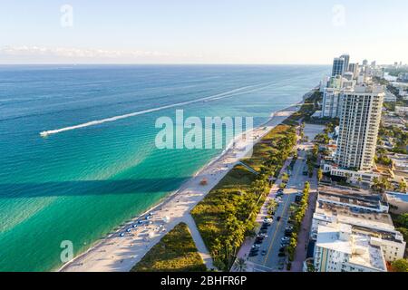 Miami Beach Florida, Atlantischer Ozean, öffentlich, Luftaufnahme von oben, North Beach, Sandwassersurf, Hochhaus Wohnkondominium Gebäude, FL191208d01 Stockfoto
