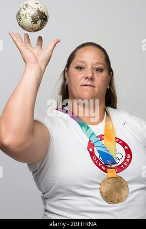 Shooter Jillian Camarena-Williams posiert während des Team USA Media Summit in Dallas, Texas, vor den Olympischen Spielen 2012 in London. 14. Mai 2012 ©Bob Daemmrich Stockfoto