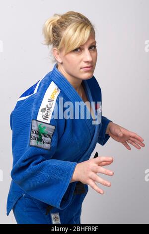 Die US-Olympiasiegerin Kayla Harrison posiert vor den Olympischen Spielen 2012 auf dem Team USA Media Summit in Dallas, Texas. Der 22-jährige Harrison gewann mit einem Sieg am 2.. August mit 78kg Jahren als erster Amerikaner eine Goldmedaille im Judo. ©Bob Daemmrich Stockfoto